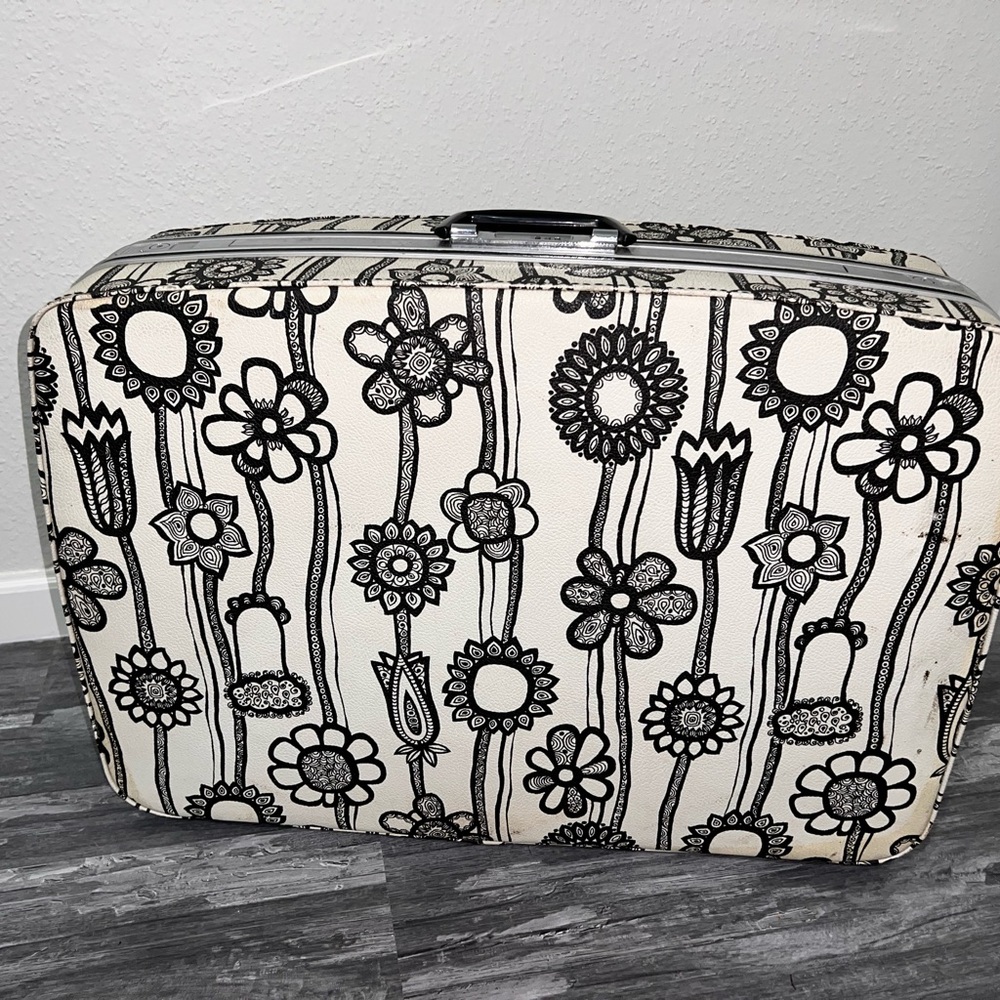 VINTAGE Samsonite Fashionista Flower Power luggage